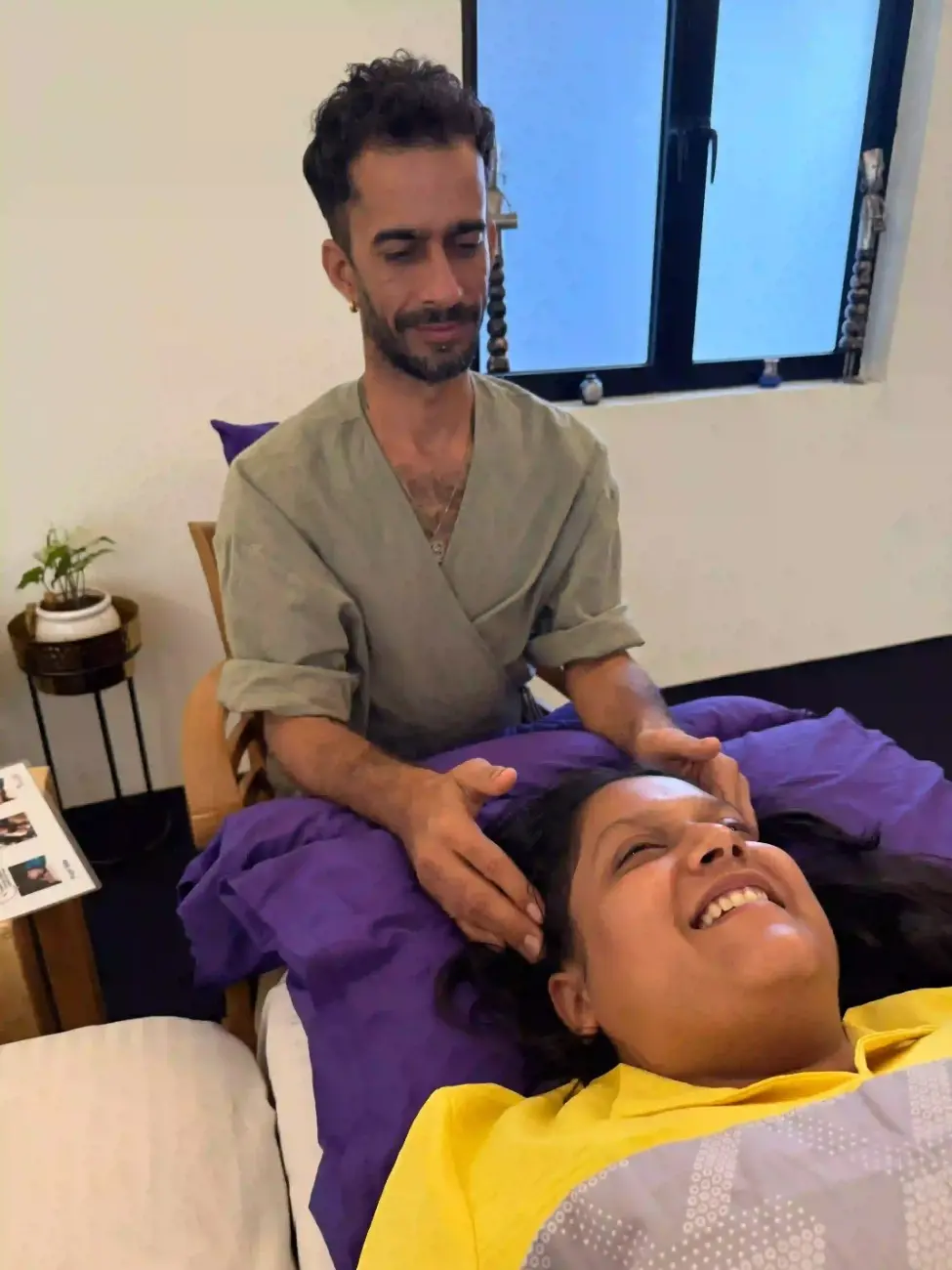 Access Bars workshop session at The Healing Room, New Delhi